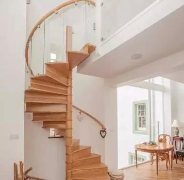 青岛悦海雅居公寓复式钢木楼梯定做安装